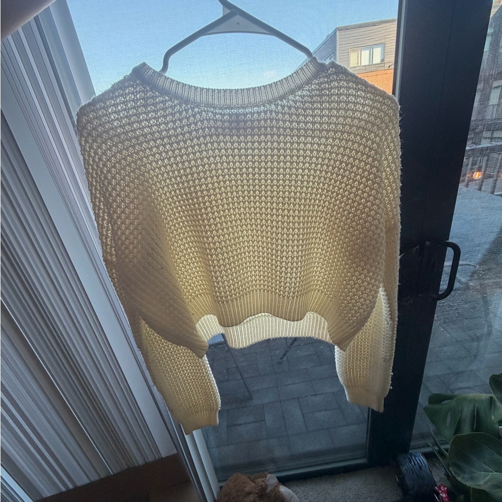 Cozy White Knit Sweater Cropped